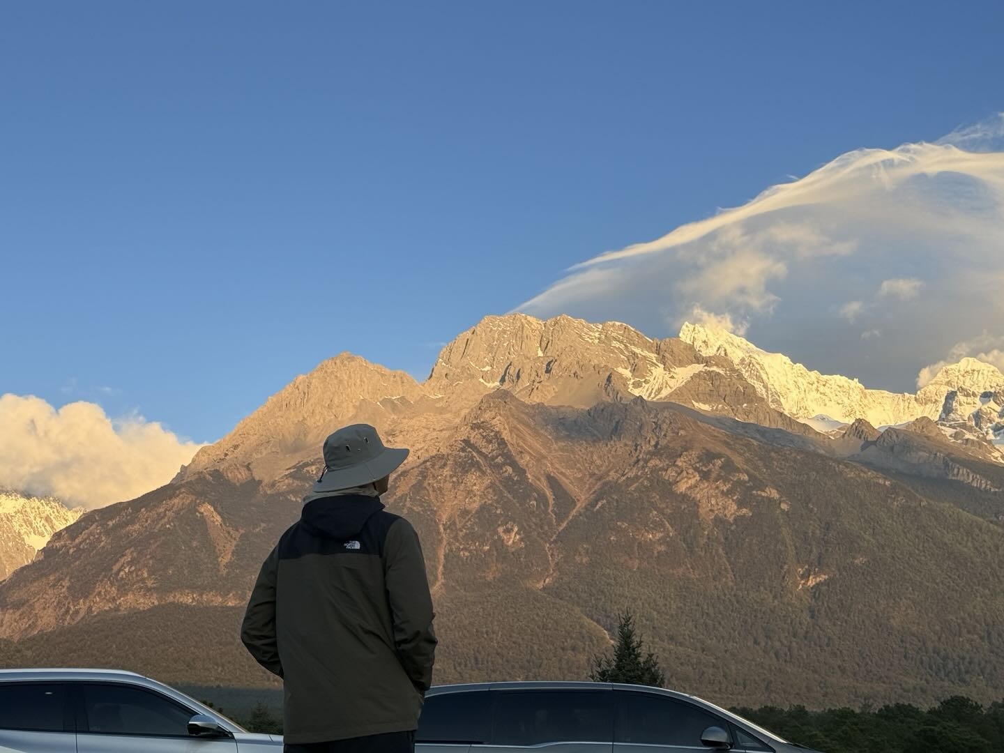 凌晨 4 点起床,换来的日照金山(真的困成狗)